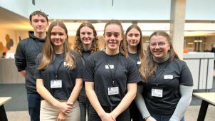 <p>Das Team vom Robert-Schuman-Institut in der GrenzEcho-Redaktion: Calvin Klever, Alice Offermann, Marie Autmanns, Dana Addis, Anne Thieffry und Laeticia Hilgers (v.l.)</p>