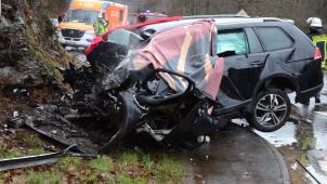 <p>Schwerer Verkehrsunfall in Harperscheid (Schleiden): Für den jungen Fahrer aus Monschau kam leider jede Hilfe zu spät.</p>