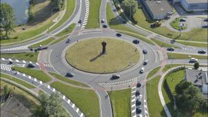 <p>Ein Kreisverkehr lässt den Verkehr besser fließen, birgt aber auch Gefahren.</p>