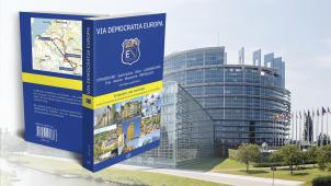 <p>Der Reiseroutenführer „Via Democratia Europa“ nimmt den Leser und Entdecker mit auf die Straße der Demokratie.</p>