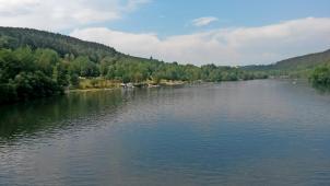 <p>2020 herrschte noch reges Leben am Badestrand des Kronenburger Sees.</p>