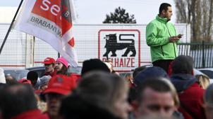 <p>Auch anlässlich der Betriebsratssitzung am Dienstag wurde wieder eine Protestkundgebung vor dem Hauptsitz von Delhaize in Zellik organisiert, um Druck auf die Unternehmensleitung auszuüben.</p>