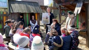 <p>Geschickt und spielerisch gehen Doris Beckers und Henk van Dreumel auf die kleinen Zuhörer ein.</p>