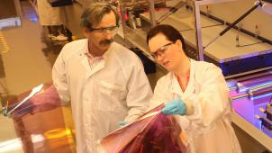 <p>In der „Solarfabrik der Zukunft“ am HI ERN werden druckbare organische Solarmodule erforscht.</p>