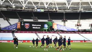 <p>Die Genter am Mittwoch im Londoner Stadion.</p>