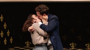 <p>In „Kabale und Liebe“ lässt Friedrich Schiller Einflüsse aus Shakespeares „Romeo und Julia“ und Lessings „Emilia Galotti“ verschmelzen.</p>