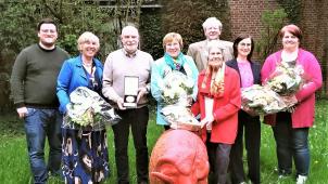 <p>Nach getaner Arbeit schritt man zur Ehrung (von links): Lucas Reul, Marion Decker, Jean-Marie Jacobs (35 Jahre), Brigitte Haag, Ewald Plumanns, Maria Bellin (43 Jahre), Steffi Mengels und Julia Palm.</p>