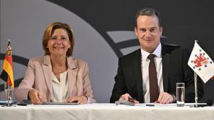 <p>Ministerpräsident Oliver Paasch und seine rheinland-pfälzische Amtskollegin Malu Dreyer unterzeichneten am Donnerstag im Kloster Heidberg in Eupen eine neue Vereinbarung über die Zusammenarbeit.</p>