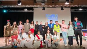 <p>Die Schüler haben sich während eines Schuljahres auf die Aufführung vorbereitet.</p>