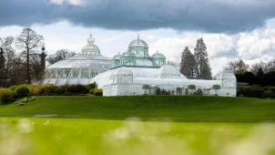 <p>Blick auf die Orangerie der königlichen Gärten</p>