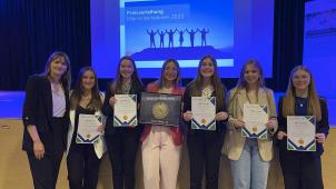 <p>Zufrieden: Schüler der Maria-Goretti-Schule St.Vith erzielten den ersten Preis.</p>