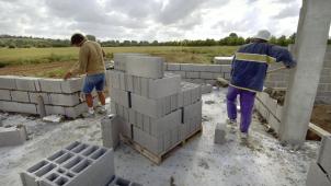 <p>Wohin sich das Wohnungswesen entwickeln soll, darüber wurde am Montagabend im Parlament der DG diskutiert.</p>