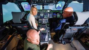 <p>Verteidigungsministerin Ludivine Dedonder weihte den Flugsimulator, auf dem A400M-Piloten ausgebildet werden, in Melsbroek ein.</p>
