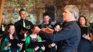 <p>Rainer Hilger und sein Ensemble „Carmina Viva“ nahmen das Publikum in Wallerode und Eupen (unsere Momentaufnahme) mit auf eine gehaltvolle Zeitreise, festgemacht an Werken mit naturbelassenem Charakter.</p>