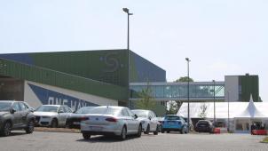 <p>Sitel hat in Engis ein neues Sortierzentrum für blaue PMK-Säcke eingeweiht. Sitel ist eine Partnerschaft zwischen Intradel, Noshaq, Idelux und Recma. Die Anlage wird ab Juli auf Hochtouren laufen.</p>