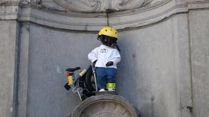 <p>Manneken Pis trägt anlässlich des Weltfahrradtags das Kostüm einesRadfahrers.</p>