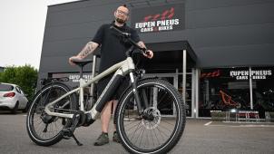 <p>Gino Keppens ist Fahrradmechaniker bei Eupen Pneus und ein echter Experte in Sachen Drahtesel.</p>