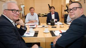 <p>Das war nach den Wahlen 2019: Sondierungsgespräche zwischen PTB (Peter Mertens und Raoul Hedebouw, vorne) und PS (Paul Magnette und Elio Di Rupo)</p>