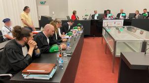 <p>Diese Aufnahme zeigt Jurgen Demesmaeker (oben links) am 12. Juni beim Geschworenenprozess in Gent.</p>