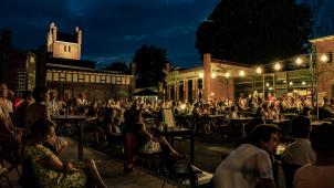 <p>Die Bistro Sessions verbinden in den SommermonatenMusikgenuss mit belgischer Terrassenkultur.</p>