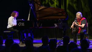 <p>Philip Catherine (rechts) verkörpert sechs Jahrzehnte Jazzgeschichte.</p>