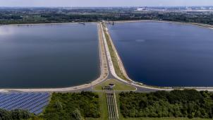 <p>Dieses Luftbild zeigt ein Wasserreservoir von De Watergroep in Kluizen, Evergem.</p>