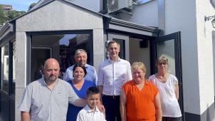 <p>Premierminister Alexander De Croo traf sich mit Bürgermeister Philippe Godin und Familien, die von der Hochwasserkatastrophe betroffen waren.</p>