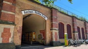 <p>Am Bahnhof Rothe Erde in Aachen entstehen 470 sichereFahrradstellplätze.</p>