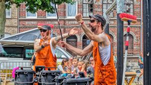 <p>Cirqumstancia spielt mit den Dingen Theater, mit denen man gewöhnlich eher nicht spielt.</p>