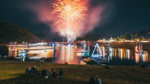 <p>„Rursee in Flammen“: Das Höhen-Feuerwerk am Samstagabend in Rurberg sorgt für ein farbenfrohes Spektakel.</p>
