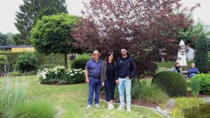 <p>Robert, Linda und Fabrice Heinen in ihrem kleinen Borner Paradies.</p>