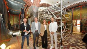 <p>Freuen sich über die zügig fortschreitenden Baumaßnahmen im Kaiser-Karl-Gymnasium: (v. l. ) Stephan Ganser (Leiter Objektmanagement schulische Gebäude), André Kaldenbach (Leiter Fachbereich Kinder, Jugend, Schule), Luisa Strehl (Objektmanagement schulische Gebäude) und Stefan Fagot (Leiter Abteilung Schule).</p>