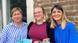 <p>Nathalie Nazarova, June Monstera und Nora Huszka (v. l.) freuen sich auf die Feier am Samstag.</p>