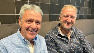 <p>Jürgen Strang (r.), neuer Geschäftsführer der Behindertenstätten, hat sein Präsidentenamt an Rudi Ossemann (l.) übergeben.</p>