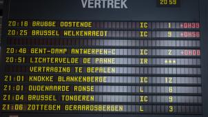<p>Dass die Züge nicht pünktlich fahren, könnte die SNCB noch teuer zu stehen kommen. Laut Managementvertrag muss sie gewisse Ziele erreichen, da ansonsten eine Strafzahlung von fünf Millionen Euro droht.</p>