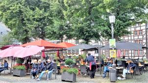 <p>Auf dem Marktplatz, dem „Herz der Stadt“, herrscht häufig reges Treiben.</p>