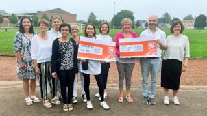 <p>Sabine Cormann (Soroptimist), Gerlinde Schröder (Soroptimist), Beate Strube (Soroptimist), Yvonne Kockartz (Lichtblicke), Beatrice Koonen (Soroptimist), Karine Vanommeslaeghe (Lichtblicke), Sylviane Friske (Soroptimist), Isabelle Finck (St. Nikolaus Hospital, Fonds Dr. Emil Brüls), Tom Van Leemput (St. Nikolaus Hospital, Fonds Dr. Emil Brüls) und Anne Brüll (Kgl. Eupener Sportbund) (v. l.) freuen sich auf den diesjährigen Ladies Run &amp; Walk.</p>