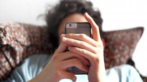 <p>Beim „Happy Slapping“ wird eine Person meist von mehreren jugendlichen Tätern angegriffen, geschlagen und gedemütigt. Das geschieht oft einzig alleine aus dem Grund, die Tat mit dem Handy zu filmen.</p>