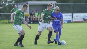 <p>Wenn alle fit sind, besteht in der FC-Offensive um Jeremy Bong (am Ball) ein Überangebot.</p>