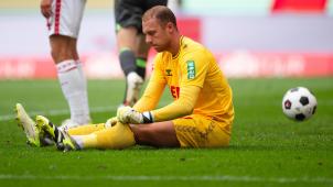 <p>Kölns Torhüter Marvin Schwäbe nach dem Gegentor zum 2:1. Foto: Marius Becker/dpa</p>