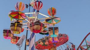 <p>Zahlreiche Fahrgeschäfte, darunter einige Neuheiten, locken die Besucher auf die Schobermesse.</p>