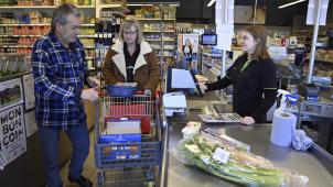 <p>Auch wenn die Preise an der Supermarktkasse hoch bleiben, folgt Belgien dem Trend der Nachbarländer. Das hat eine Analyse des sogenannten Preisobservatoriums ergeben.</p>