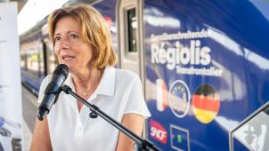 <p>Die rheinland-pfälzische Ministerpräsidentin Malu Dreyer sprach am Montag in Trier bei der Präsentation des Prototypen des grenzüberschreitenden Triebwagens Regiolis, der Rheinland-Pfalz, die Region Grand Est und das Saarland verbinden soll. Am kommenden Samstag wird sie in Namur erwartet.</p>