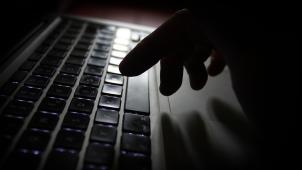 <p>Wegen Verletzung der sexuellen Integrität einer Elfjährigen sowie wegen des Besitzes und der Verbreitung von Kinderpornografie forderte die Staatsanwaltschaft am Mittwoch im Falle eines 50-jährigen Eupenerszweieinhalb Jahre Haft, 4.000 Euro Geldstrafe sowie jeweils zehn Jahre Entzug der bürgerlichen Rechte und Kontaktverbot zu Jugendlichen.</p>