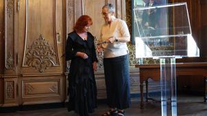 <p>Uschi Brammertz erhielt kürzlich für ihr jahrzehntelanges Engagement das Bundesverdienstkreuz am Bande von der Aachener Oberbürgermeisterin Sibylle Keupen.</p>