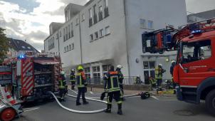 <p>Die Feuerwehr war mit einem Großaufgebot angerückt.</p>