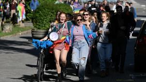 <p>Bei bestem Wetter startete am vergangenen Samstag der erste „Christopher Street Day“ in der Weserstadt.</p>