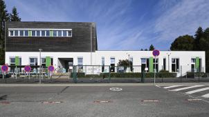 <p>Der Infrastrukturdienst des Ministeriums der Deutschsprachigen Gemeinschaft soll Alternativen suchen, um der Platznot am Königlichen Athenäum Eupen (Bild) zu begegnen. Foto: David Hagemann</p>