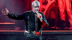 <p>Rammstein Frontsänger Till Lindemann in Aktion</p>