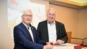 <p>Die SP-Politiker Charles Servaty (links) und Karl-Heinz Lambertz diskutierten über die Zukunft der ostbelgischen Autonomie.</p>